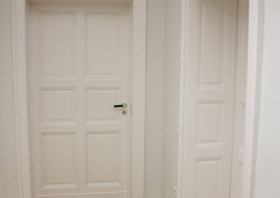 Innengestaltung Flur weiße Türen